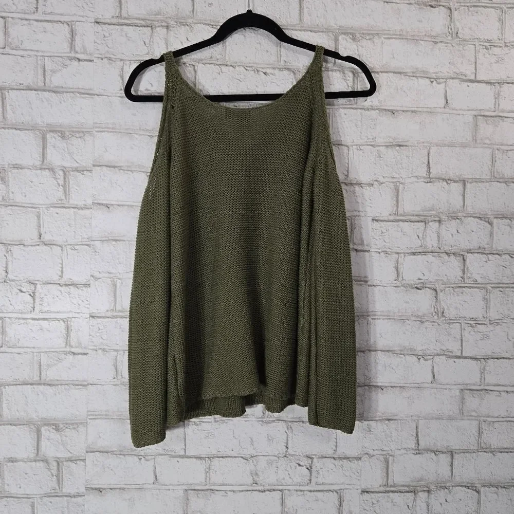 Quinn‎ brand open shoulder sweater